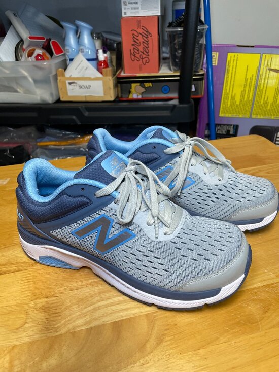 New Balance Shoes - New Balance 847v4 Walking Shoes Sneakers Womens Size 9 D Light Aluminum WW847LG4